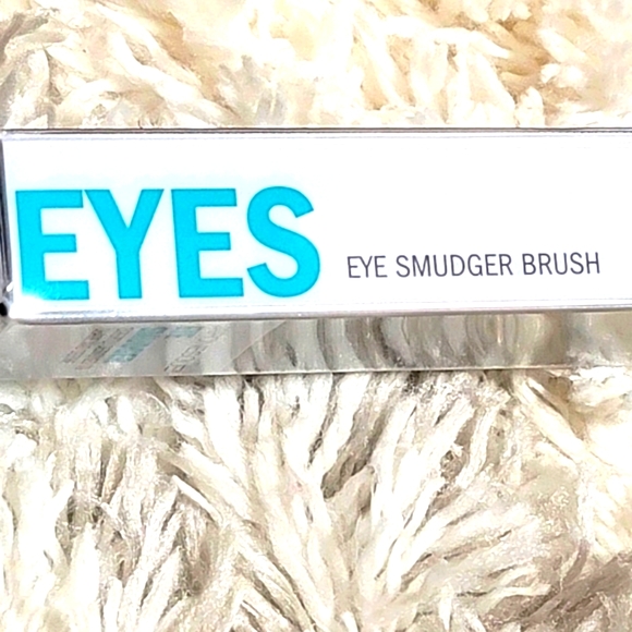 NWT Japonesque Eye Smudger Brush - Picture 3 of 6